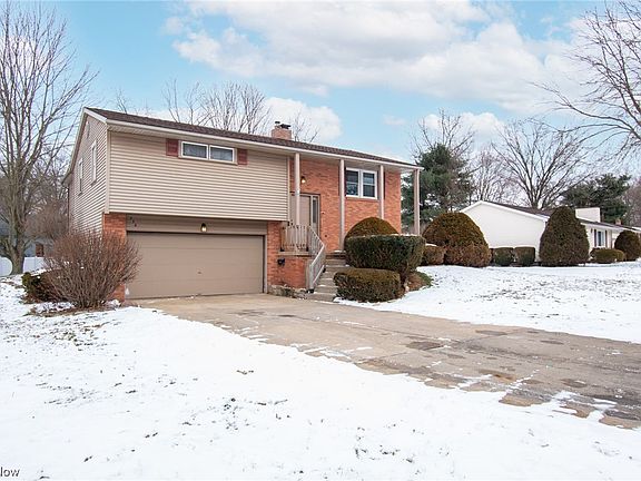 3rd image of 376 Kingwood Dr