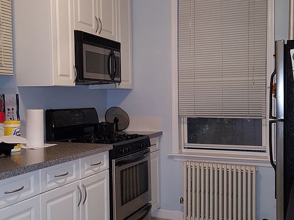2nd image of 3060 23rd St