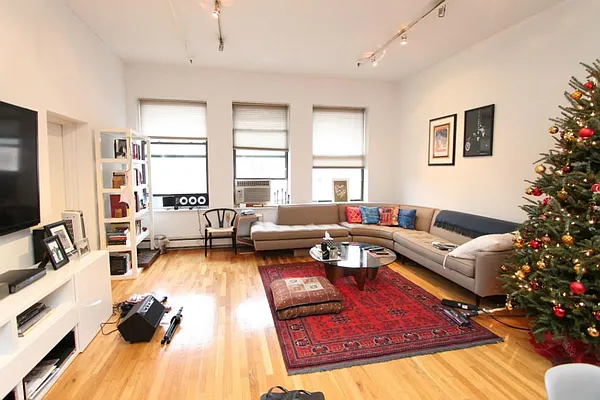 Rented by Level Group | media 17