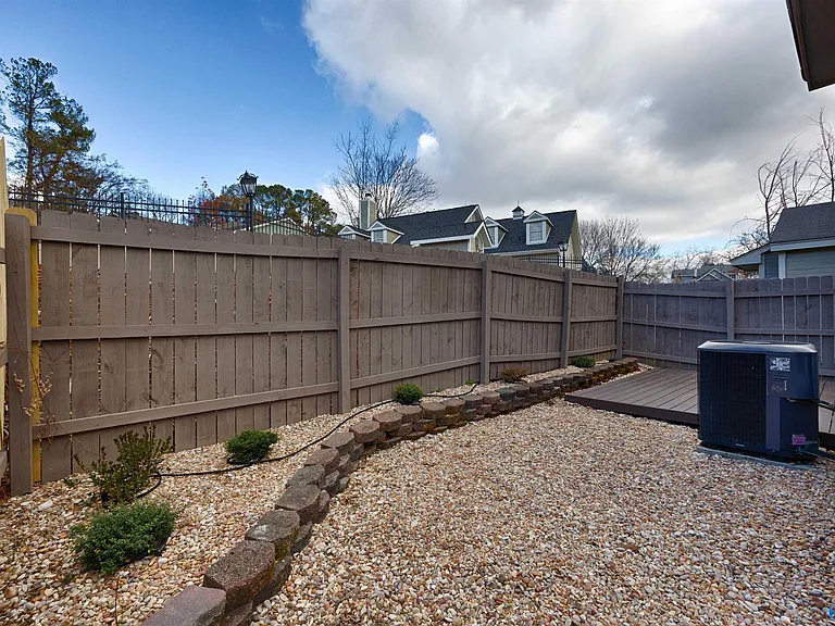 109 Briargate Ln — Photo 24