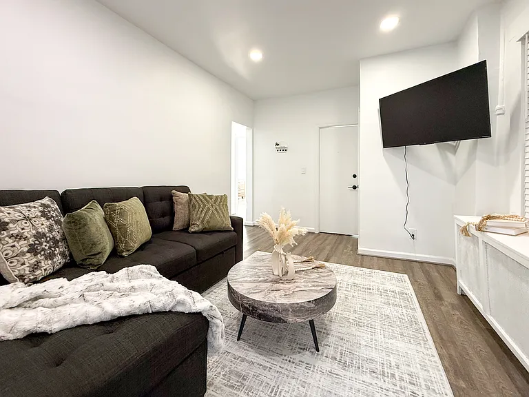 243 Lincoln Ave #2 — Photo 8