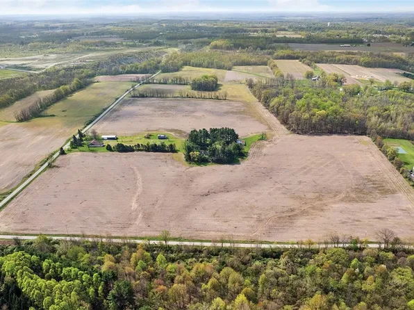 8172 Kansas Rd, Lowellville, OH 44436