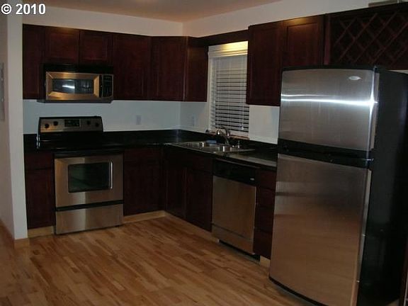 3rd image of 620 NW Naito Pkwy B3 #B3