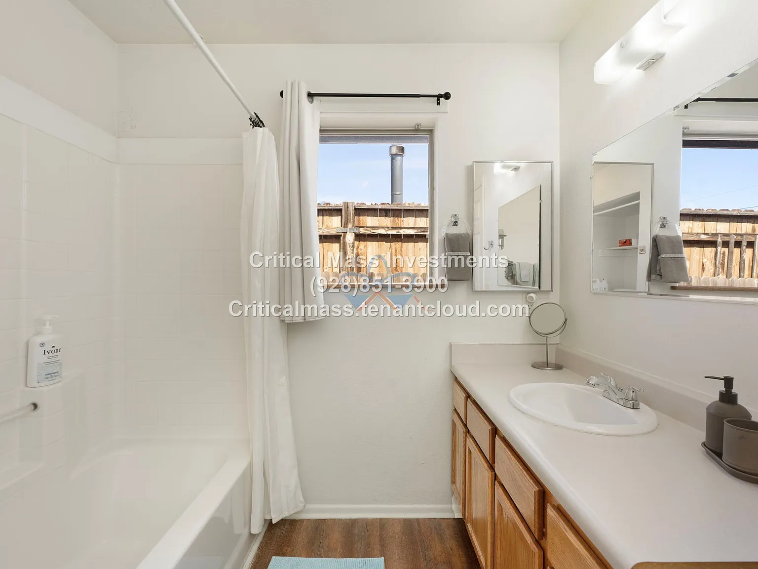 733 N Humbolt — Photo 3