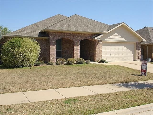 1st image of 3910 Diamond Dr