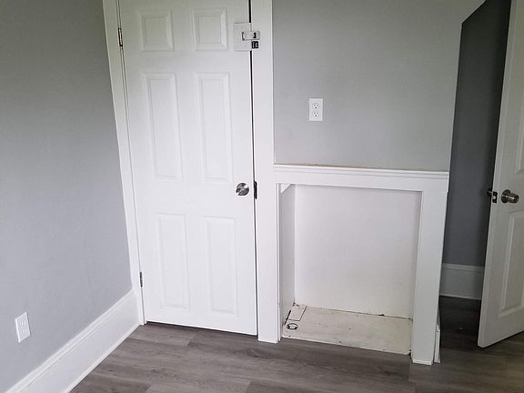 BACK BEDROOM