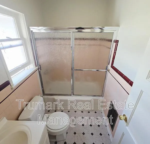 919 N Glendale Ave #12 — Photo 20