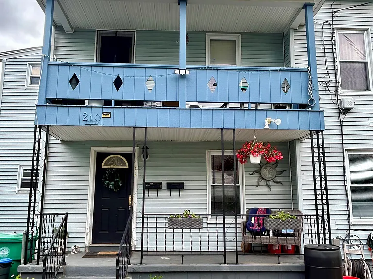 210 Walnut St #1 — Photo 7