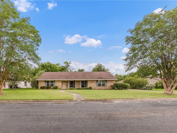 2100 Langford St, College Station, TX 77840