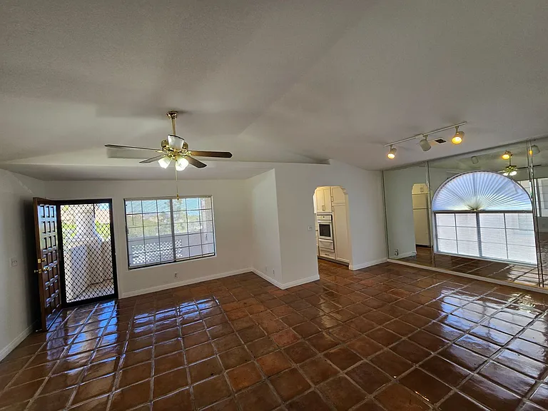 1421 Santa Margarita St #G — Photo 9
