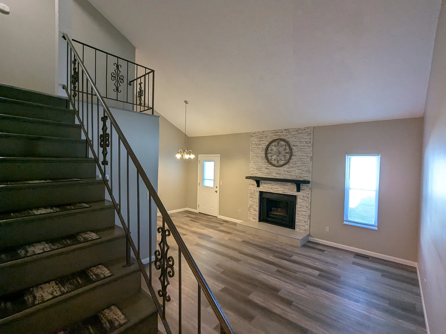 3 bed, 1.5 bath, 1400 sqft, $1,700 — Photo 3