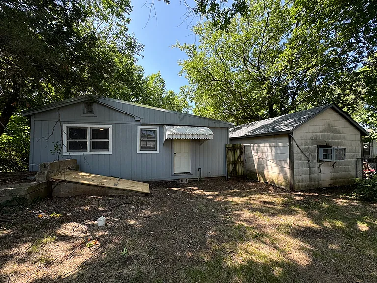 1240 E Walnut St — Photo 38