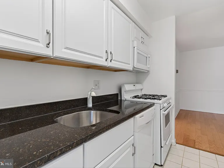 11260 Chestnut Grove Sq #139 — Photo 6