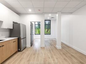 138 King St W