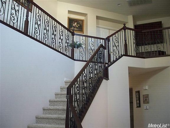 3rd image of 151 Menard Cir