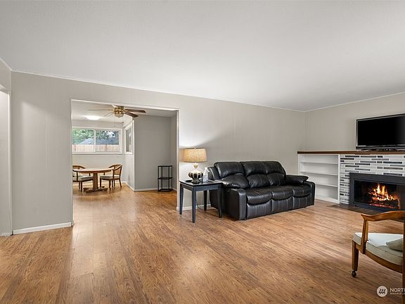 5th image of 5814 Mount Tacoma Drive SW