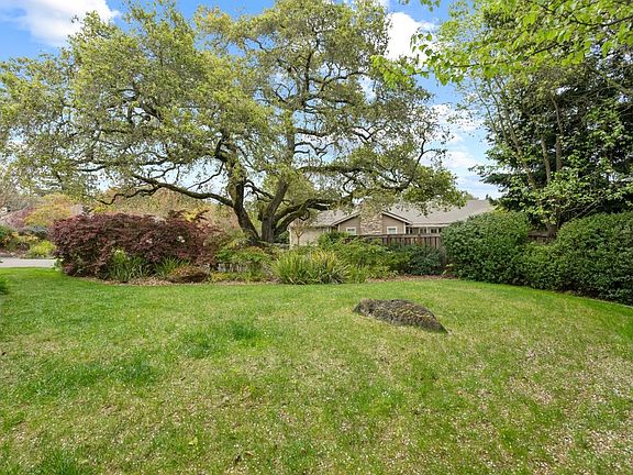 3rd image of 808 Olive Glen Court