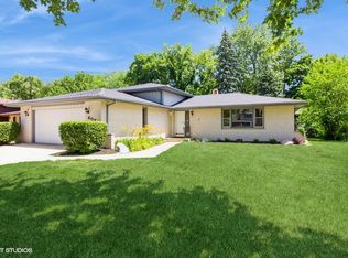 608 Edgebrook Dr, Shorewood, IL 60404