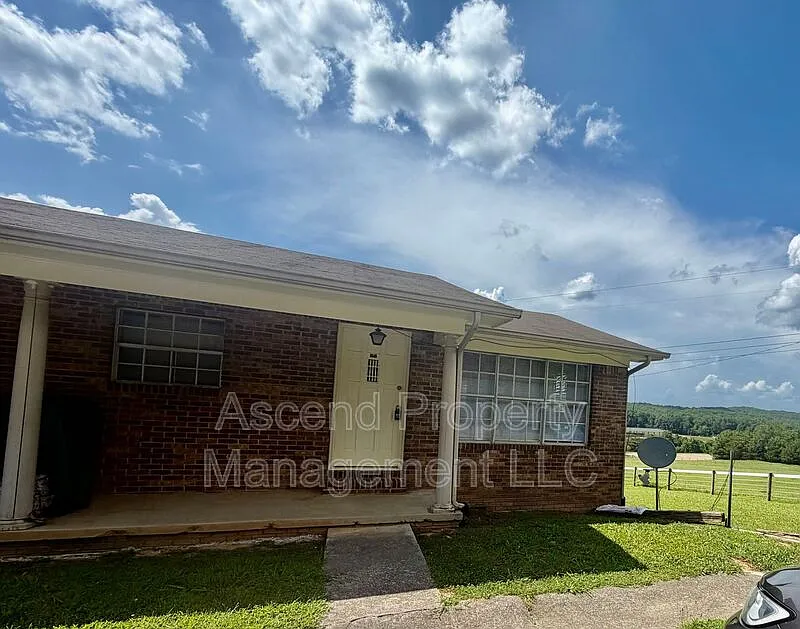 1 bed, 1.0 bath, $899 — Photo 2