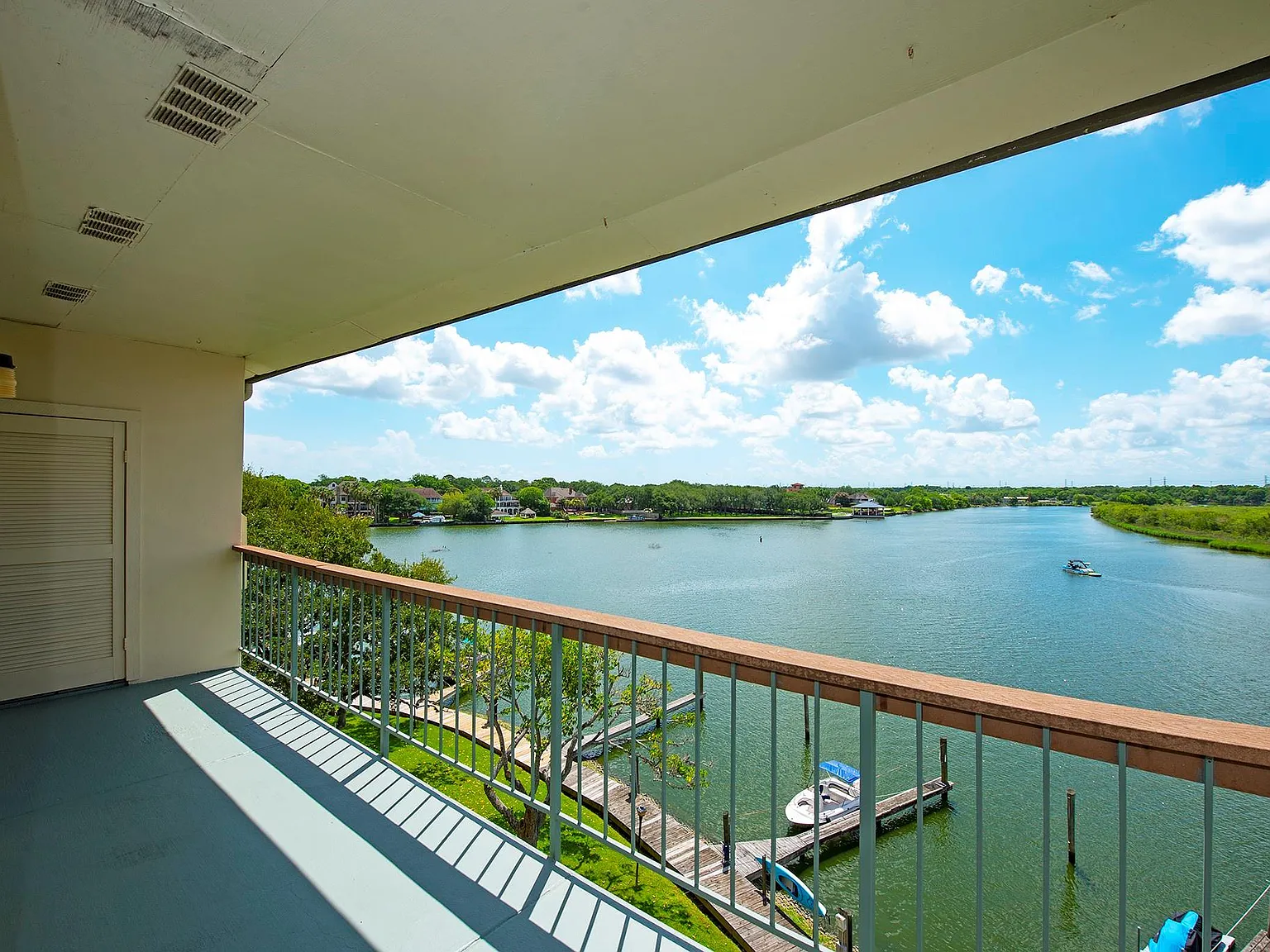 1 bed, 1.5 bath, 960 sqft, $1,800 — Photo 1
