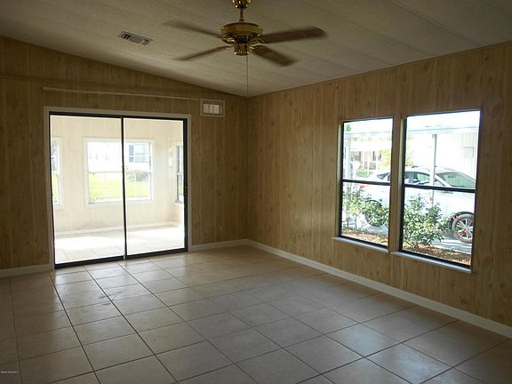 4th image of 371 Dolphin Cir