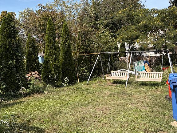 2nd image of 223 Garden St APT B