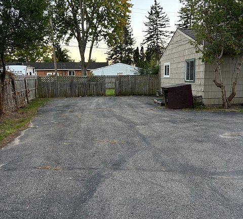 4th image of 77-83 Longfellow Dr