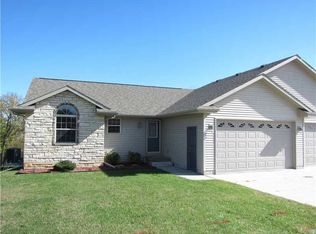 743 Dakota St, Anamosa, IA 52205