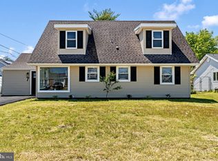 7 Belhurst Ln, Willingboro, NJ 08046
