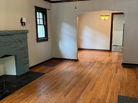 3rd image of 5106 Winthrop Ave