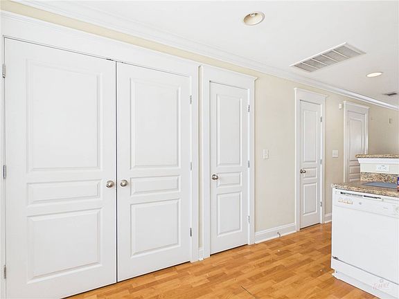 4th image of 1725 Harvey Mitchell Pkwy S APT 2123