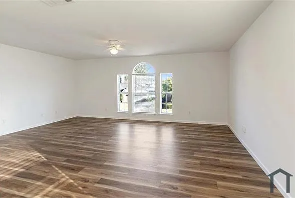 813 Silverbrook Dr — Photo 10
