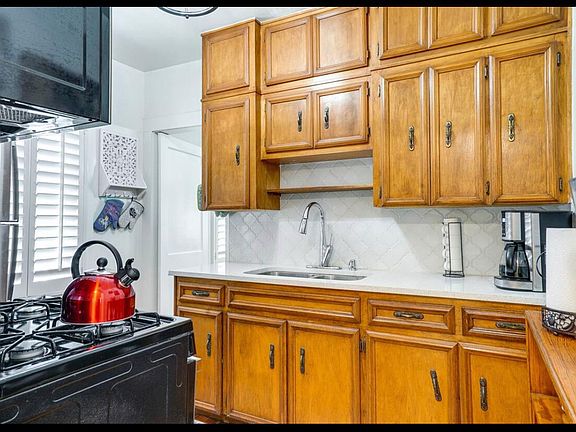 2nd image of 2920 Louisville Ave