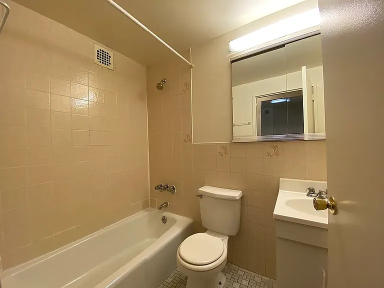 333 E 95th St #5C — Photo 11