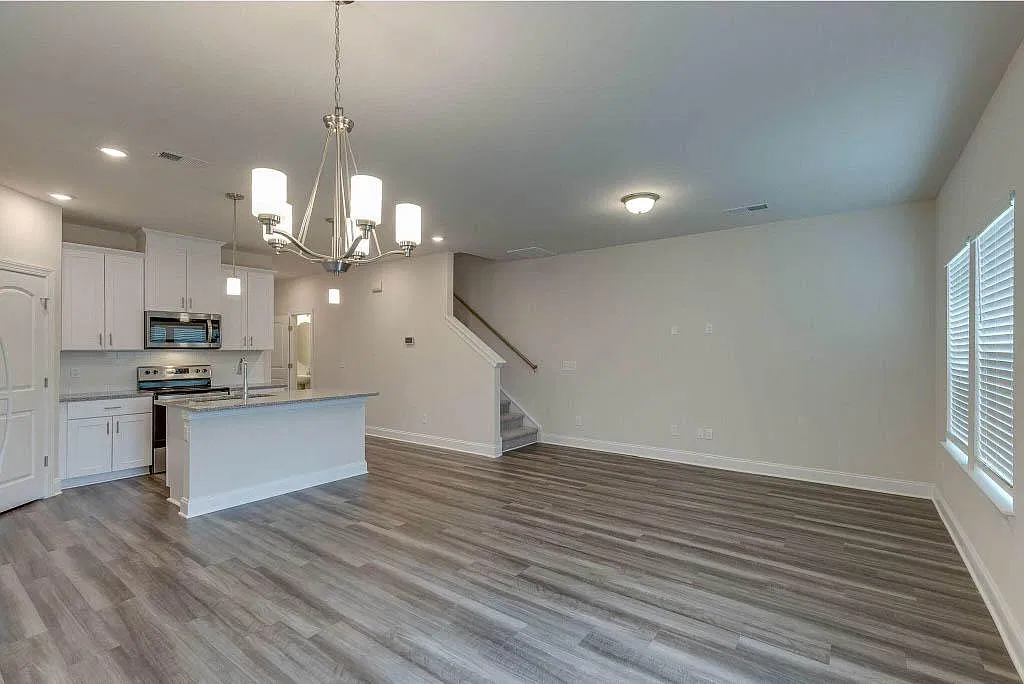 3 bed, 2.5 bath, 1600 sqft, $1,895 — Photo 4
