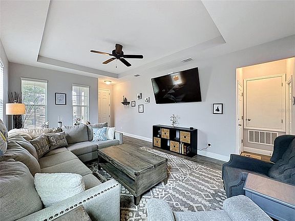 4th image of 105 Aberdeen St