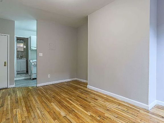 2nd image of 122 E 7th St APT 1RE