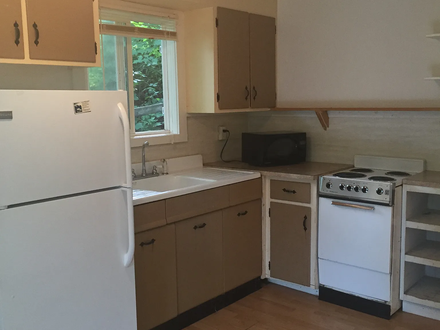 1 bed, 750 sqft, $1,000 — Photo 3