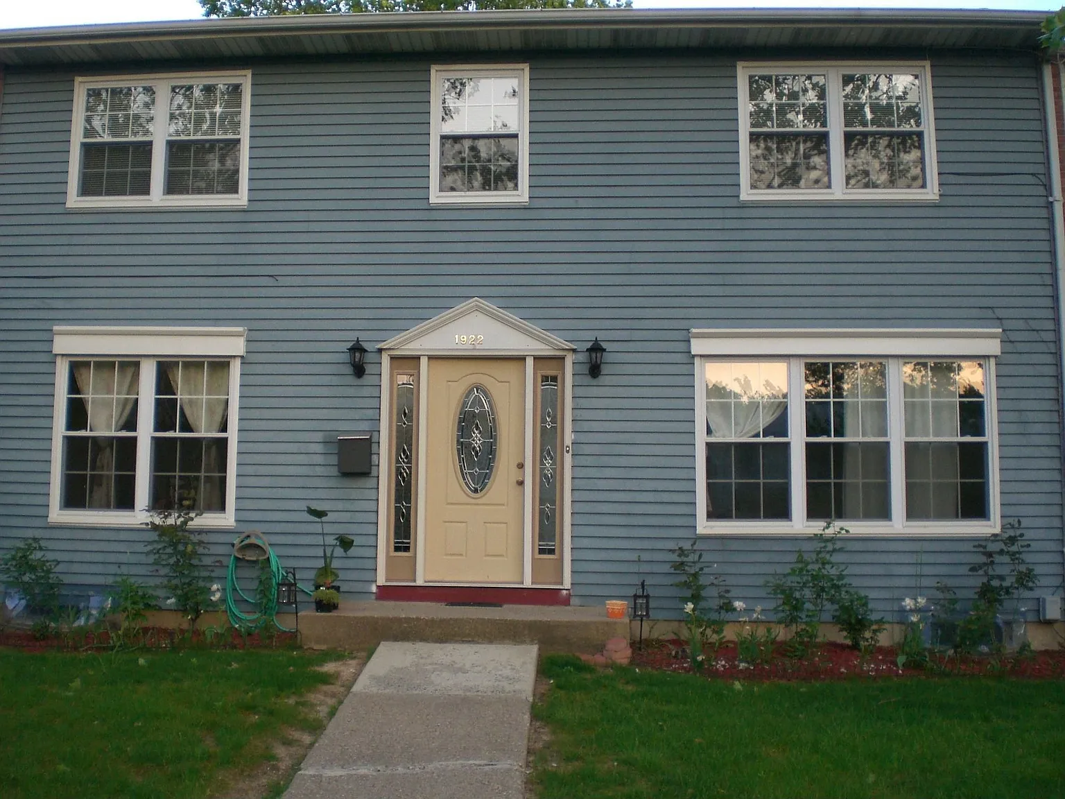 1922 Juniper Ln photo 1