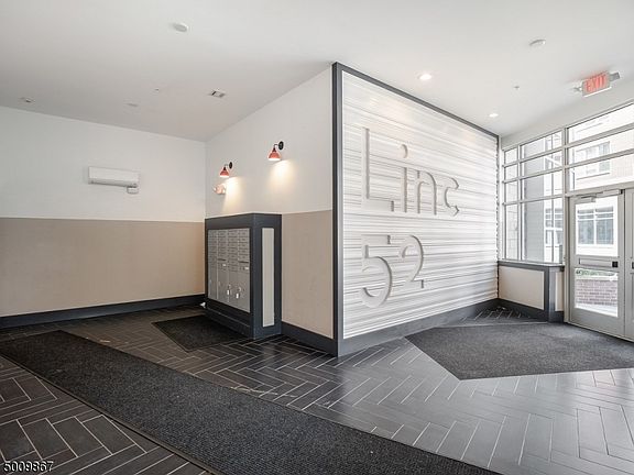 3rd image of 52 Lincoln Ave #504-21X