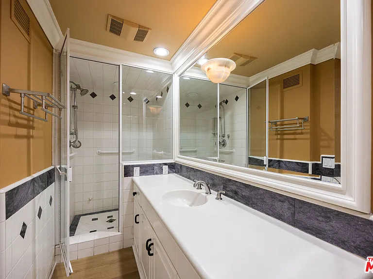 7250 Franklin Ave #1209 — Photo 10