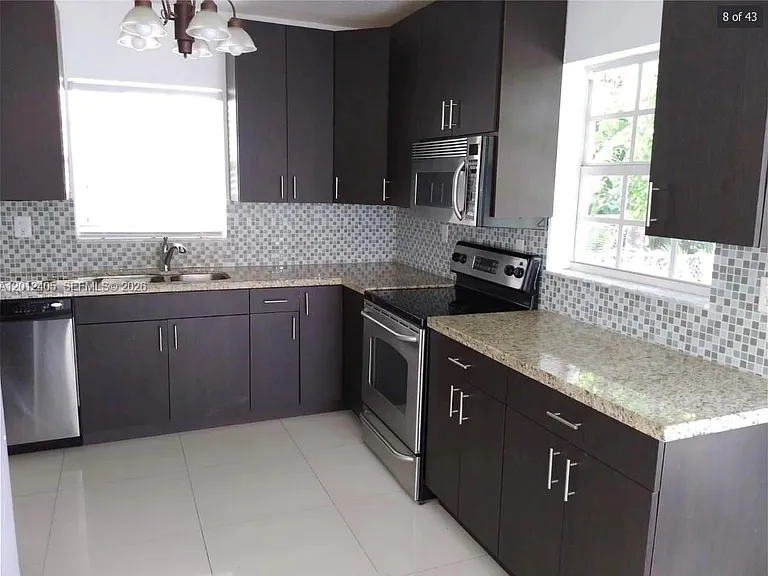829 Columbus Blvd — Photo 4