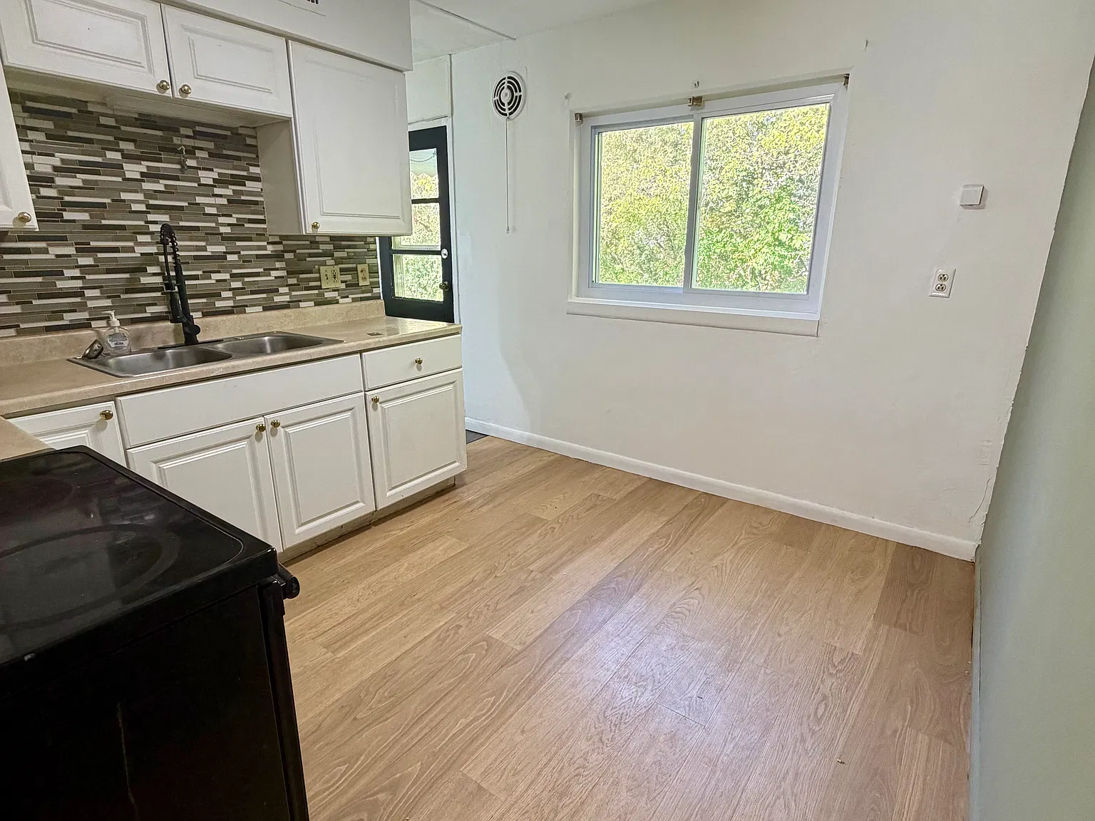 2 bed, $1,400 — Photo 3