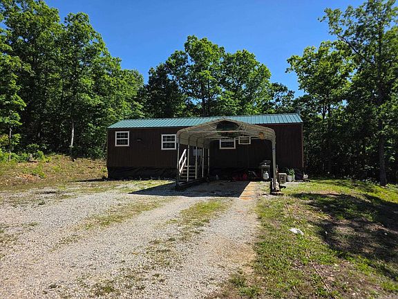 3rd image of 1472A Petters Rd
