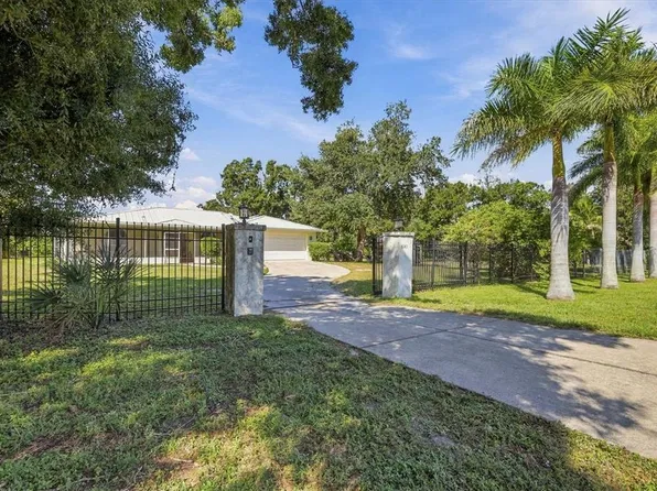 6145 N TUTTLE AVENUE, SARASOTA, FL 34243