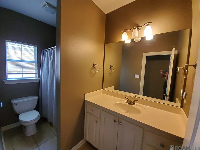 3853 Northshore Ave — Photo 7