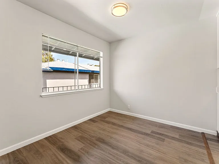 360 Chiquita Ave — Photo 9