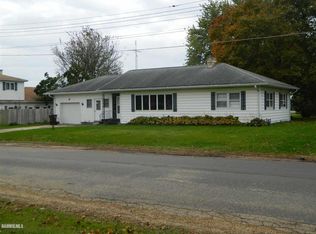716 E Pearl St, Lanark, IL 61046