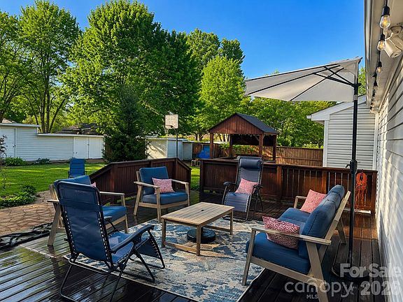 5th image of 7506 Lancashire Dr