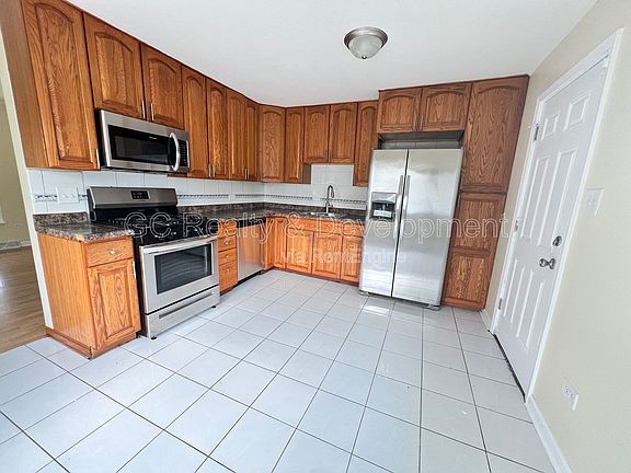 2nd image of 206 E Center St